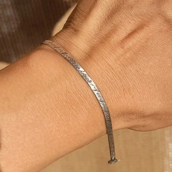 Lovely vintage 925 sterling silver ITALY etched lines herringbone 3 mm bracelet - Picture 4 of 16